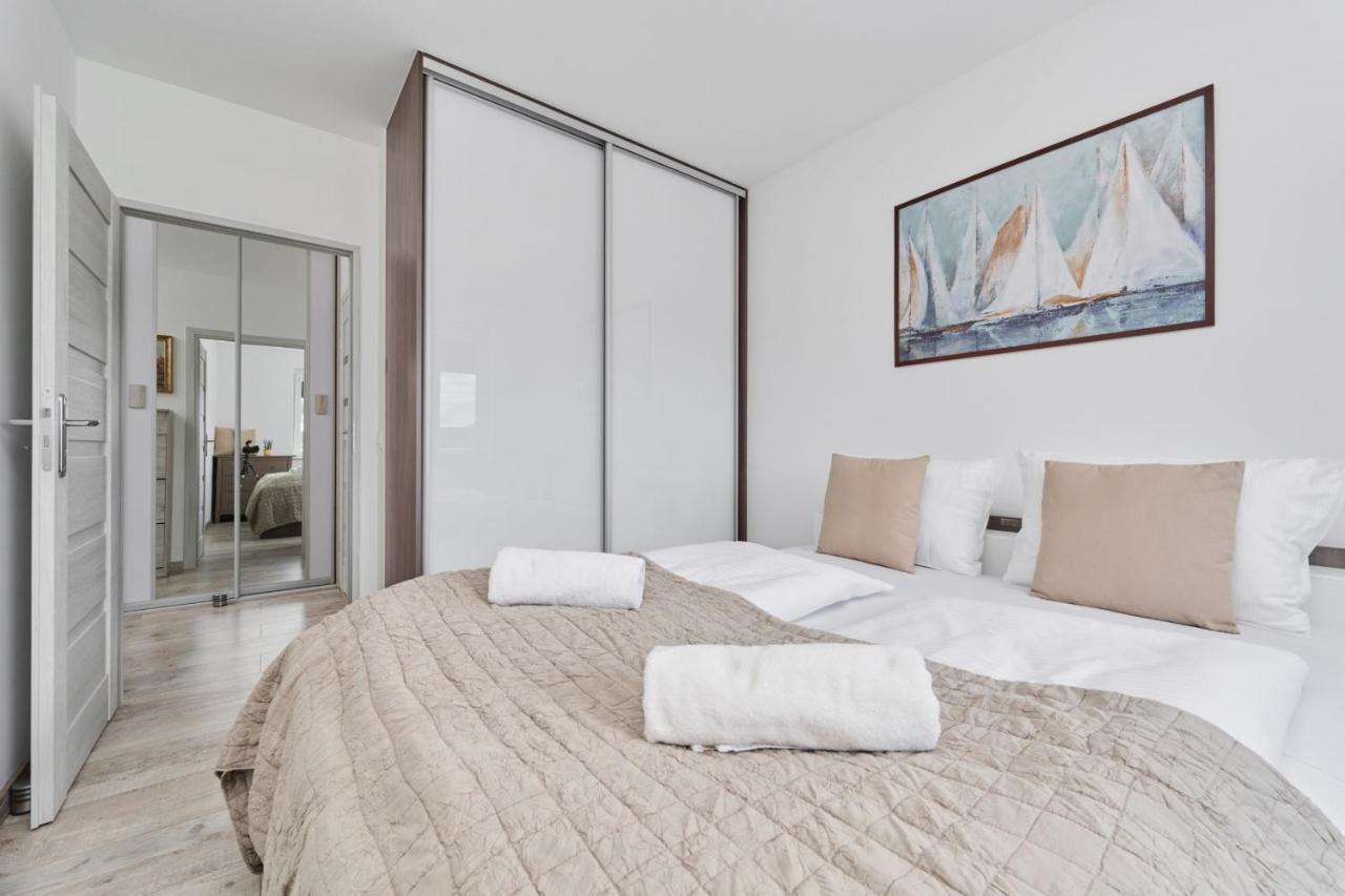 Spacious Apartment Suitable For Remote Work With Balcony & Parking By Noclegi Renters วรอตซวาฟ ภายนอก รูปภาพ