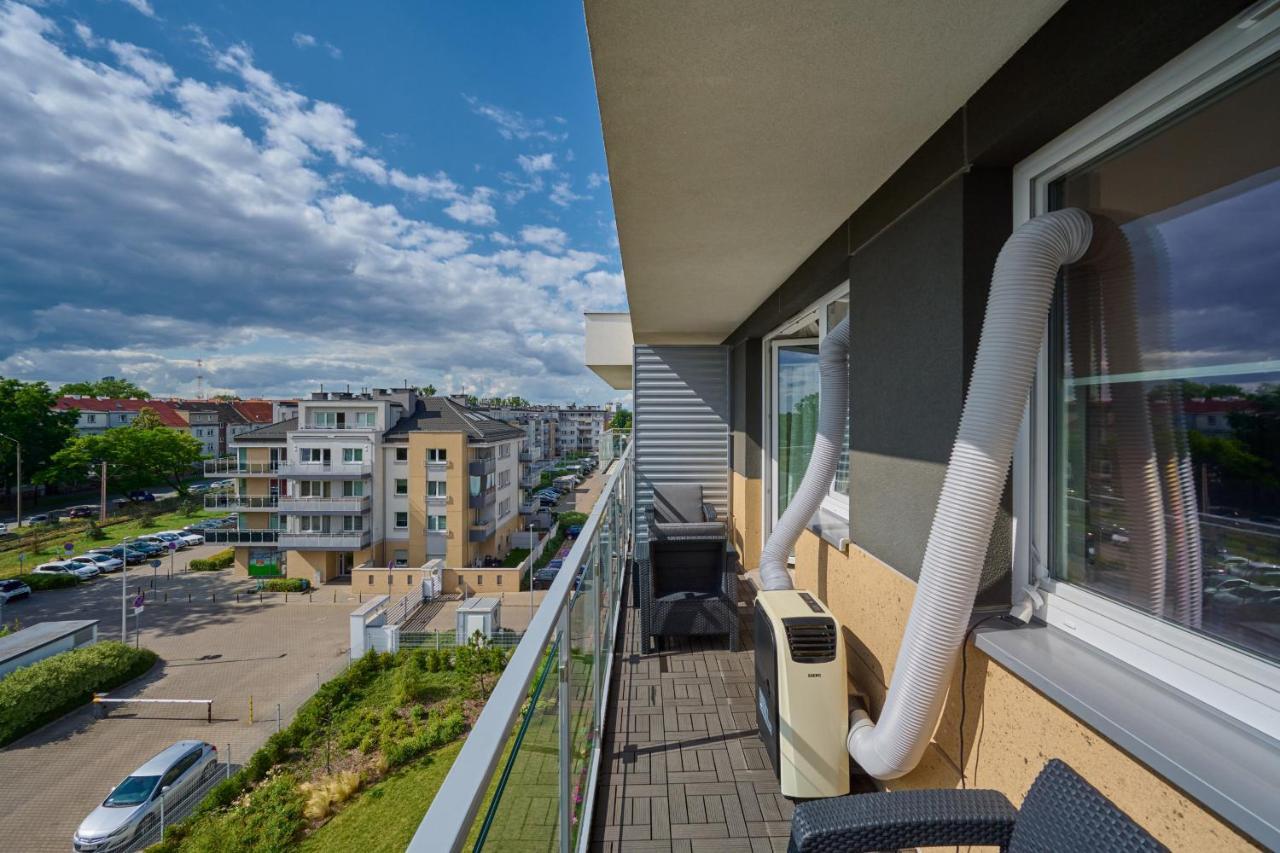 Spacious Apartment Suitable For Remote Work With Balcony & Parking By Noclegi Renters วรอตซวาฟ ภายนอก รูปภาพ